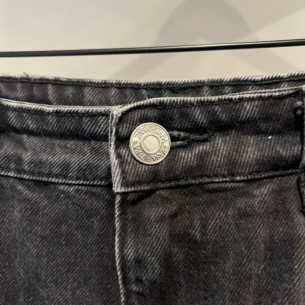 ZARA Black Denim High Waisted Mom Shorts - Picture 5 of 9